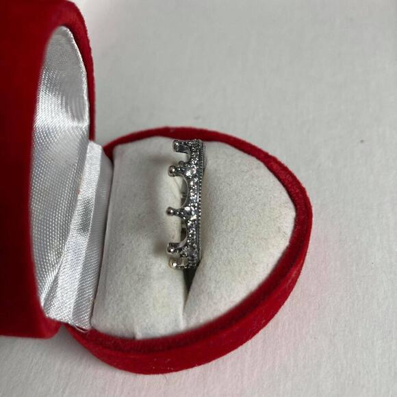 Size 8 Clear Sparkling Crown Silver Ring - Picture 3 of 8